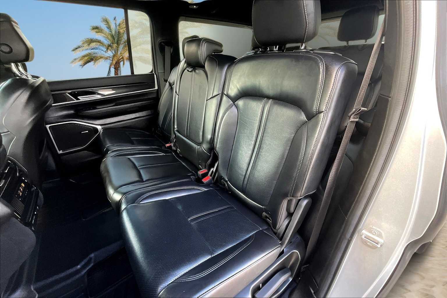 Thumbnail: 2022 Jeep Wagoneer - 13