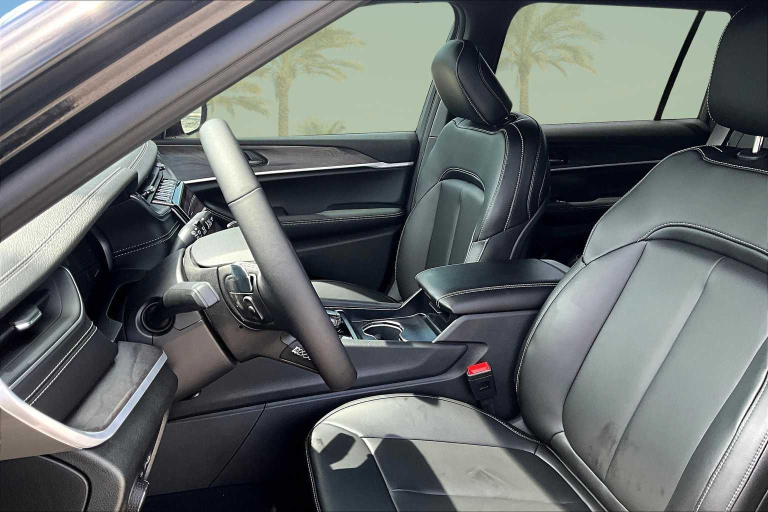 Thumbnail: 2025 Jeep Grand Cherokee - 11