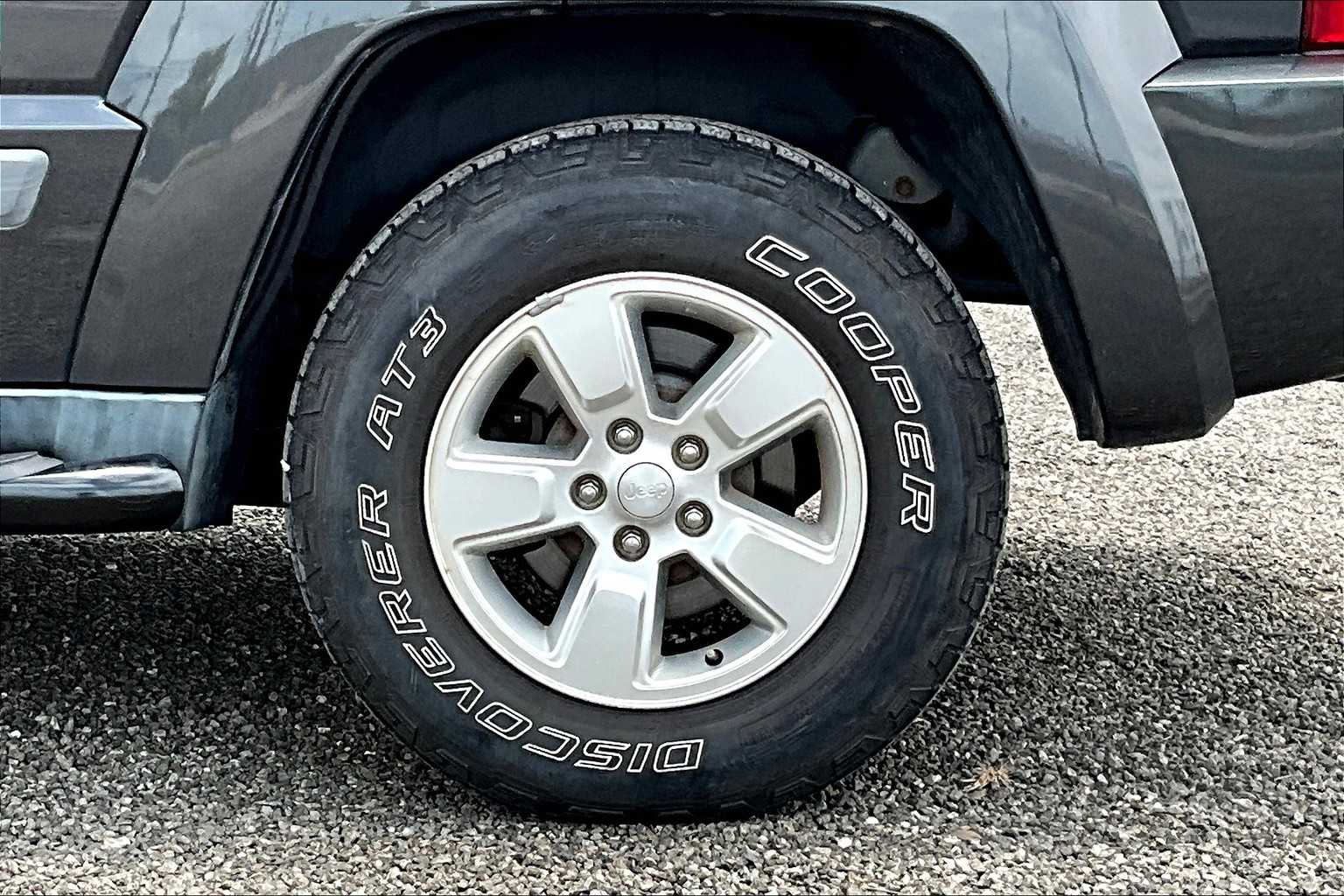 2011 Jeep Liberty Sport 35