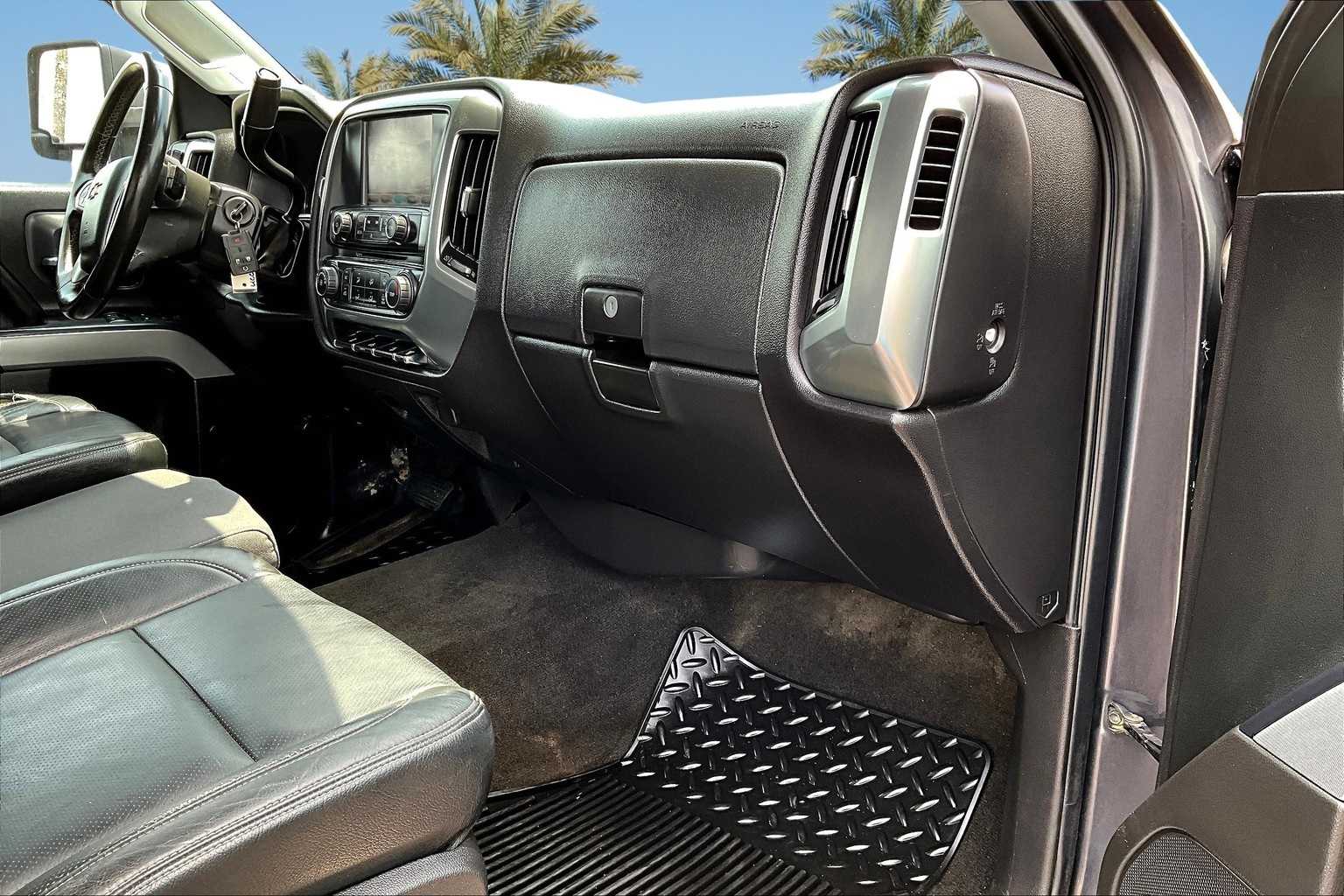 Thumbnail: 2015 Chevrolet Silverado 3500 - 17