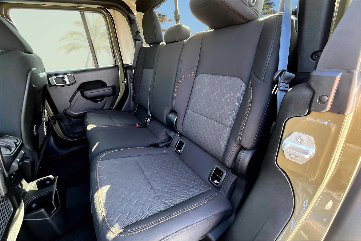 Thumbnail: 2025 Jeep Gladiator - 12