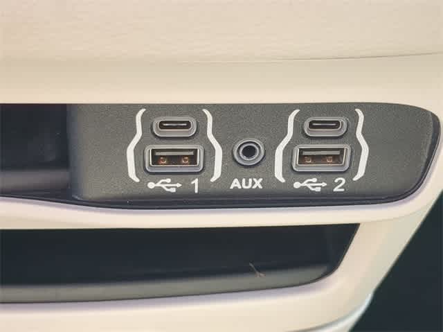 Thumbnail: 2021 Chrysler Pacifica - 31