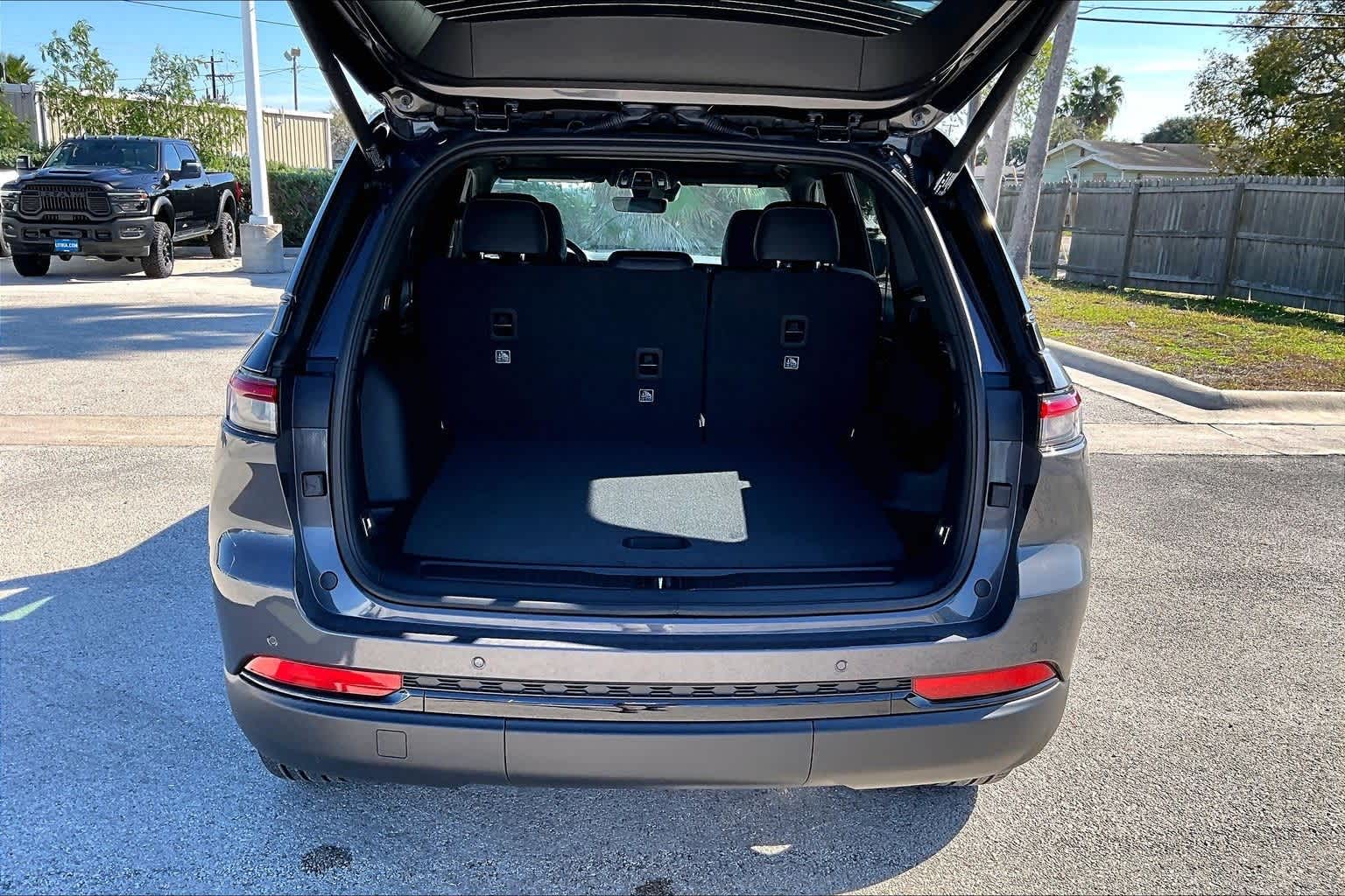 Thumbnail: 2025 Jeep Grand Cherokee - 18