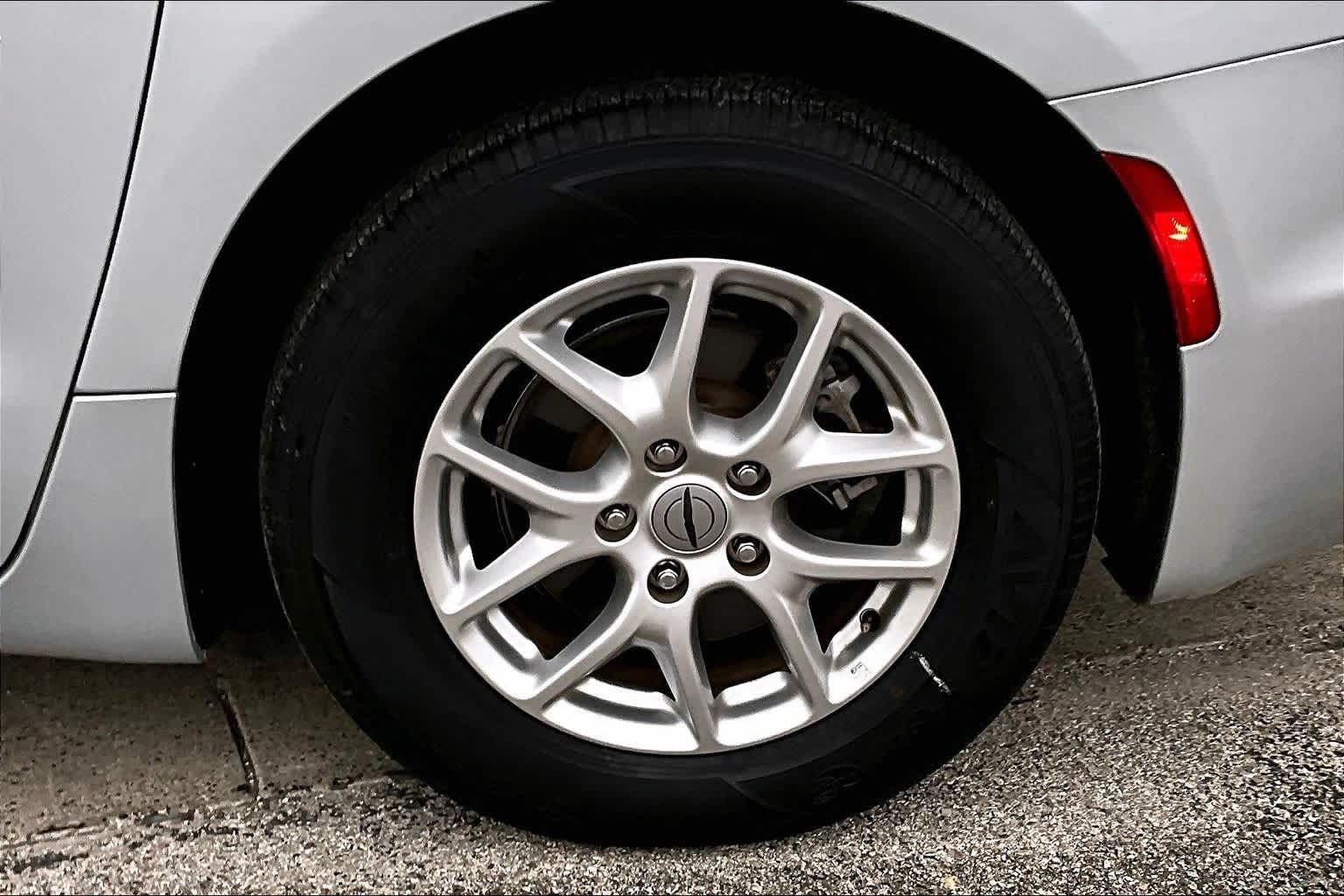 Thumbnail: 2024 Chrysler Pacifica - 34