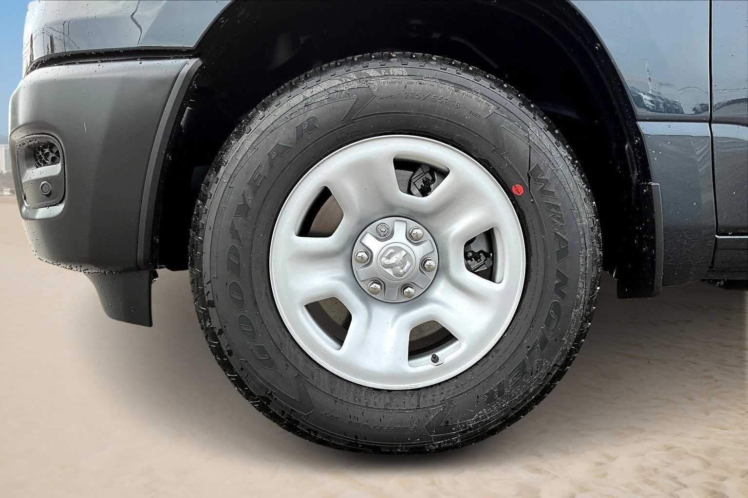 Thumbnail: 2025 RAM 1500 - 8