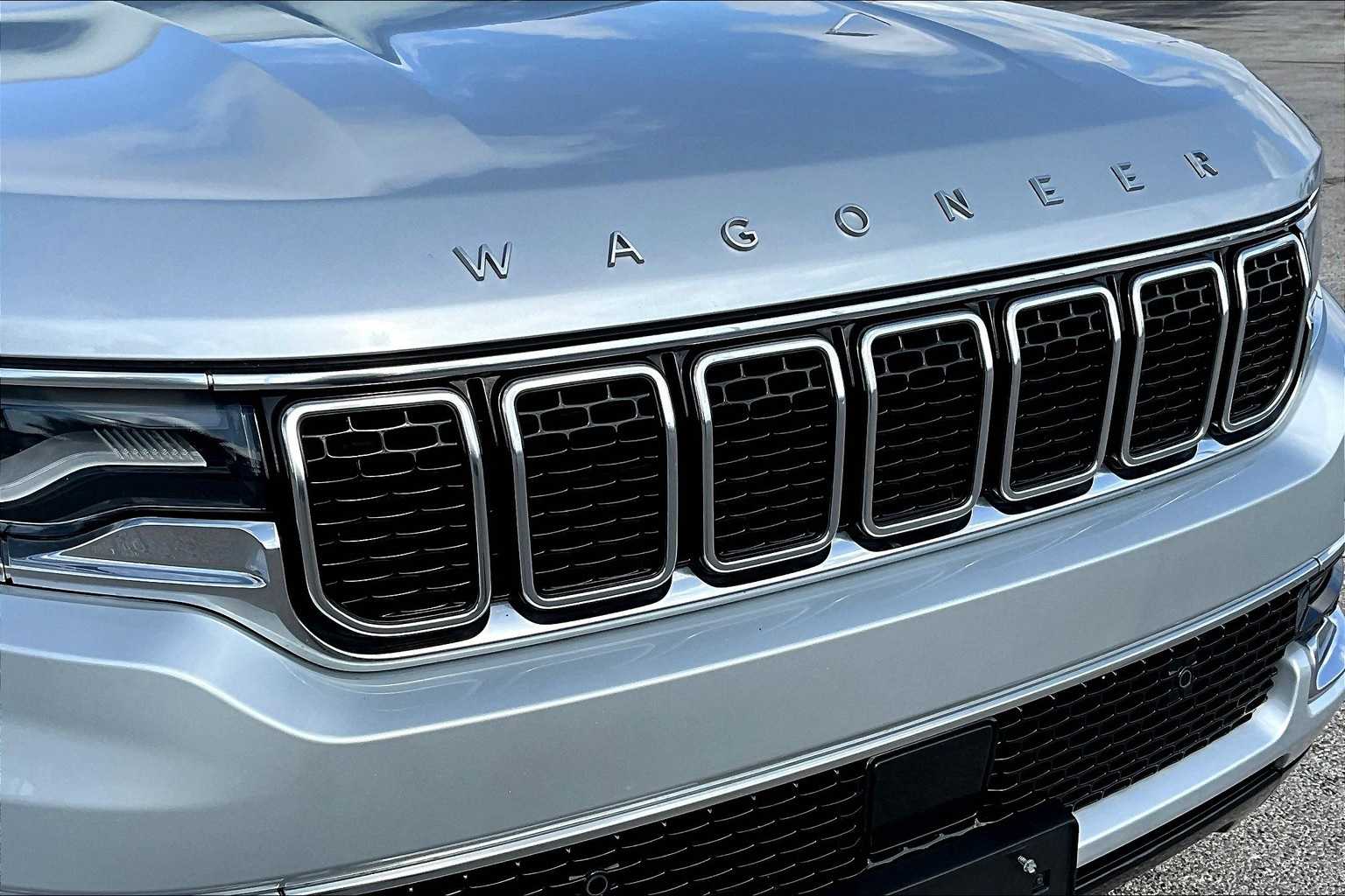 Thumbnail: 2022 Jeep Wagoneer - 32