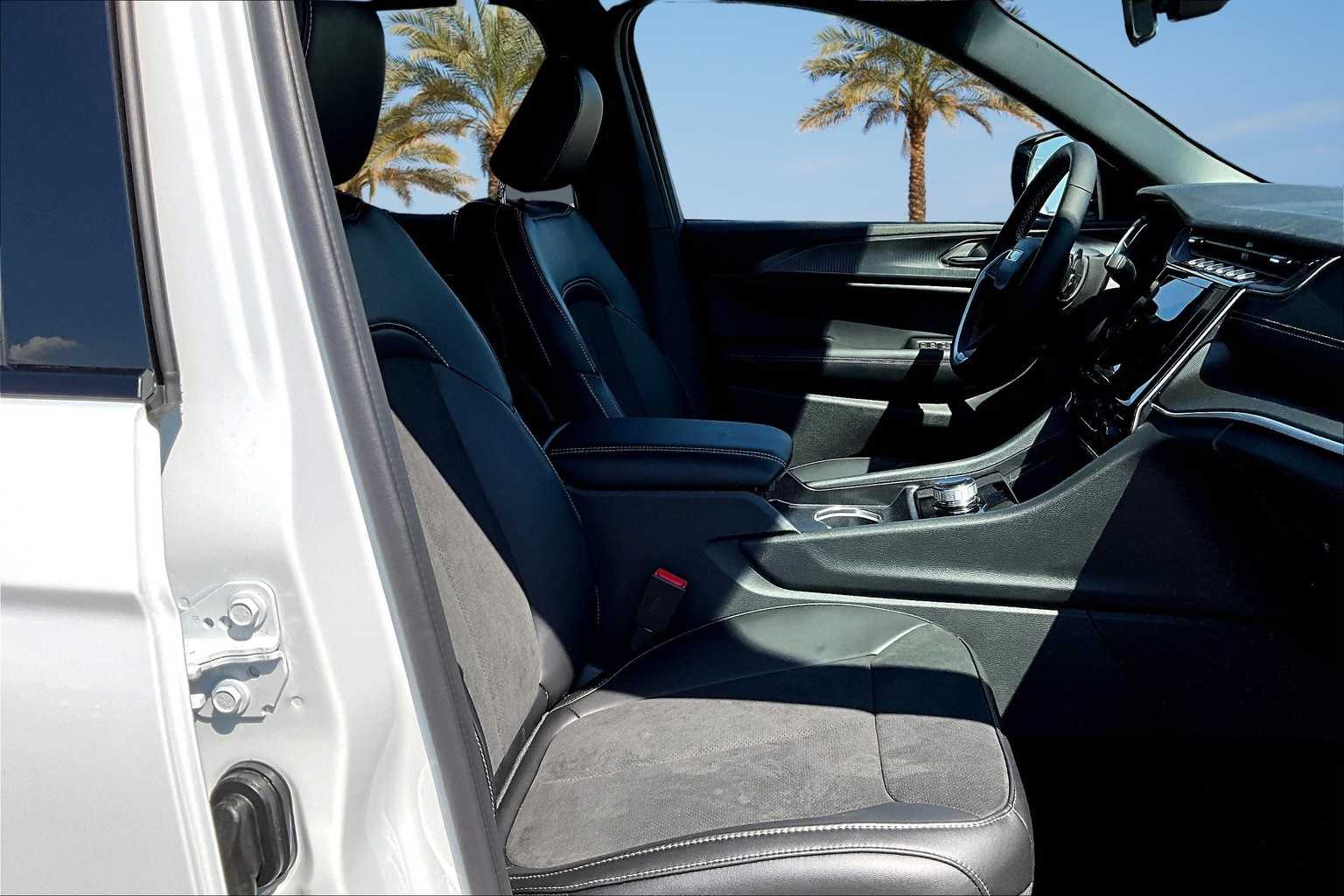 Thumbnail: 2025 Jeep Grand Cherokee - 13