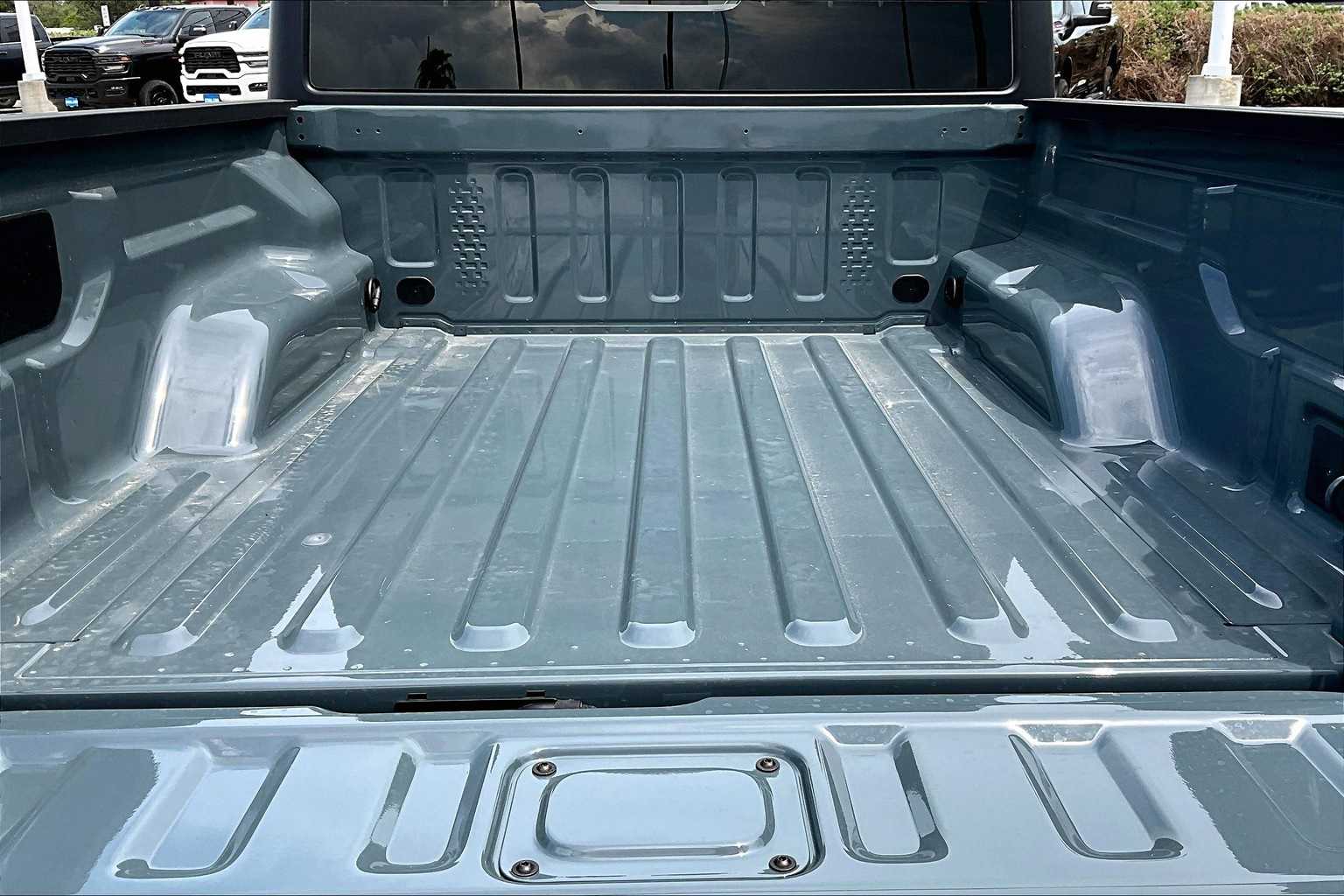 Thumbnail: 2025 Jeep Gladiator - 17