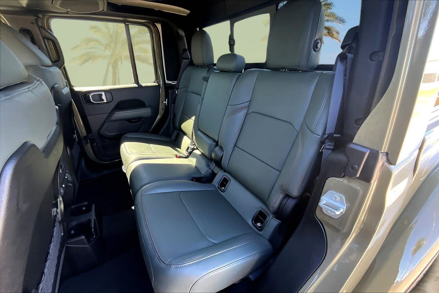 Thumbnail: 2025 Jeep Gladiator - 13