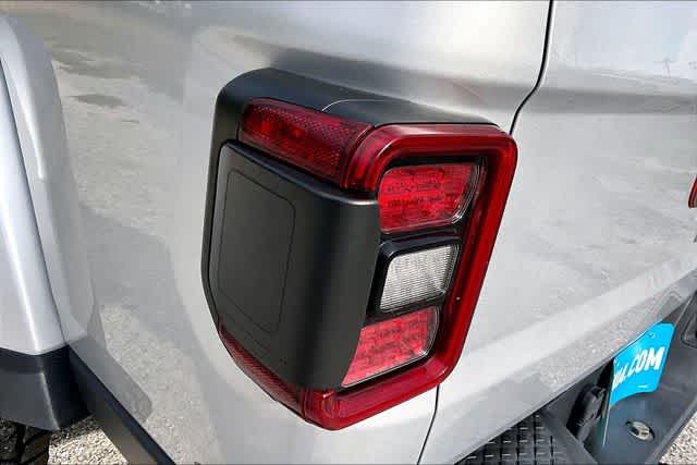 Thumbnail: 2022 Jeep Gladiator - 29