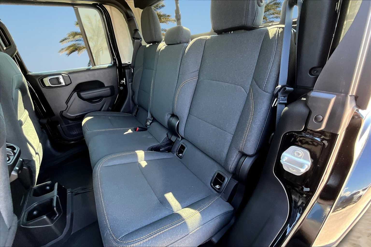 Thumbnail: 2025 Jeep Gladiator - 13