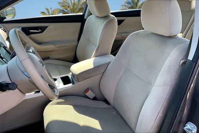 Thumbnail: 2015 Nissan Altima - 11