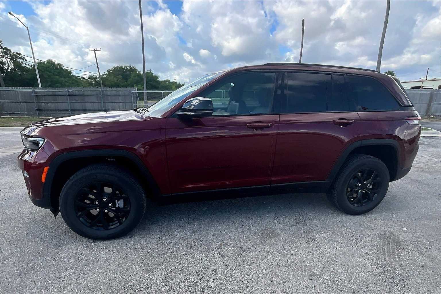 Thumbnail: 2025 Jeep Grand Cherokee - 3