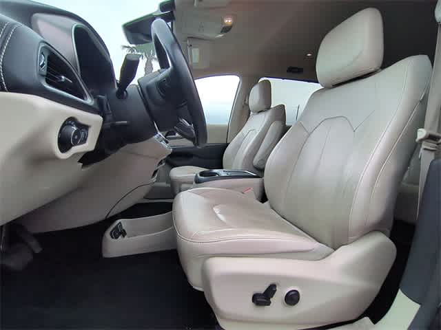 Thumbnail: 2021 Chrysler Pacifica - 16