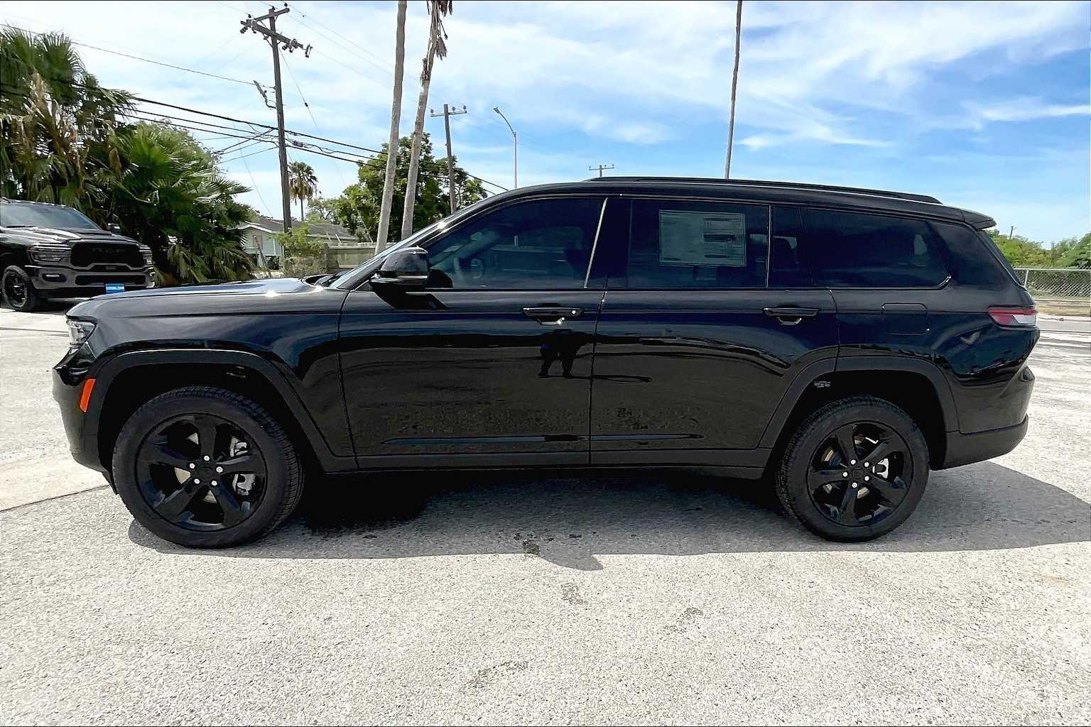 Thumbnail: 2025 Jeep Grand Cherokee - 3