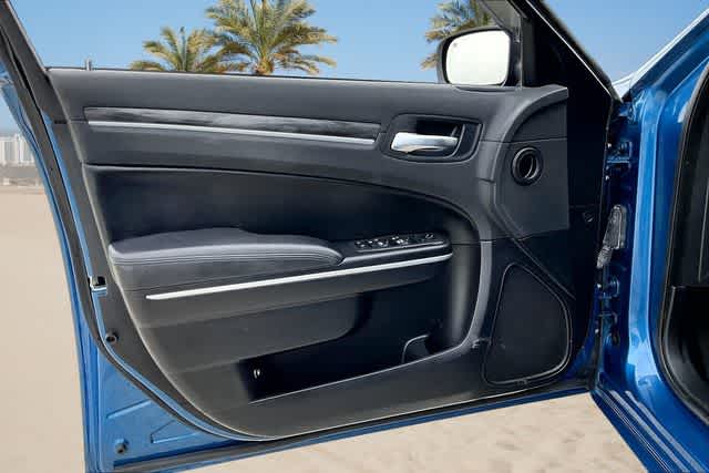 Thumbnail: 2022 Chrysler 300 - 25