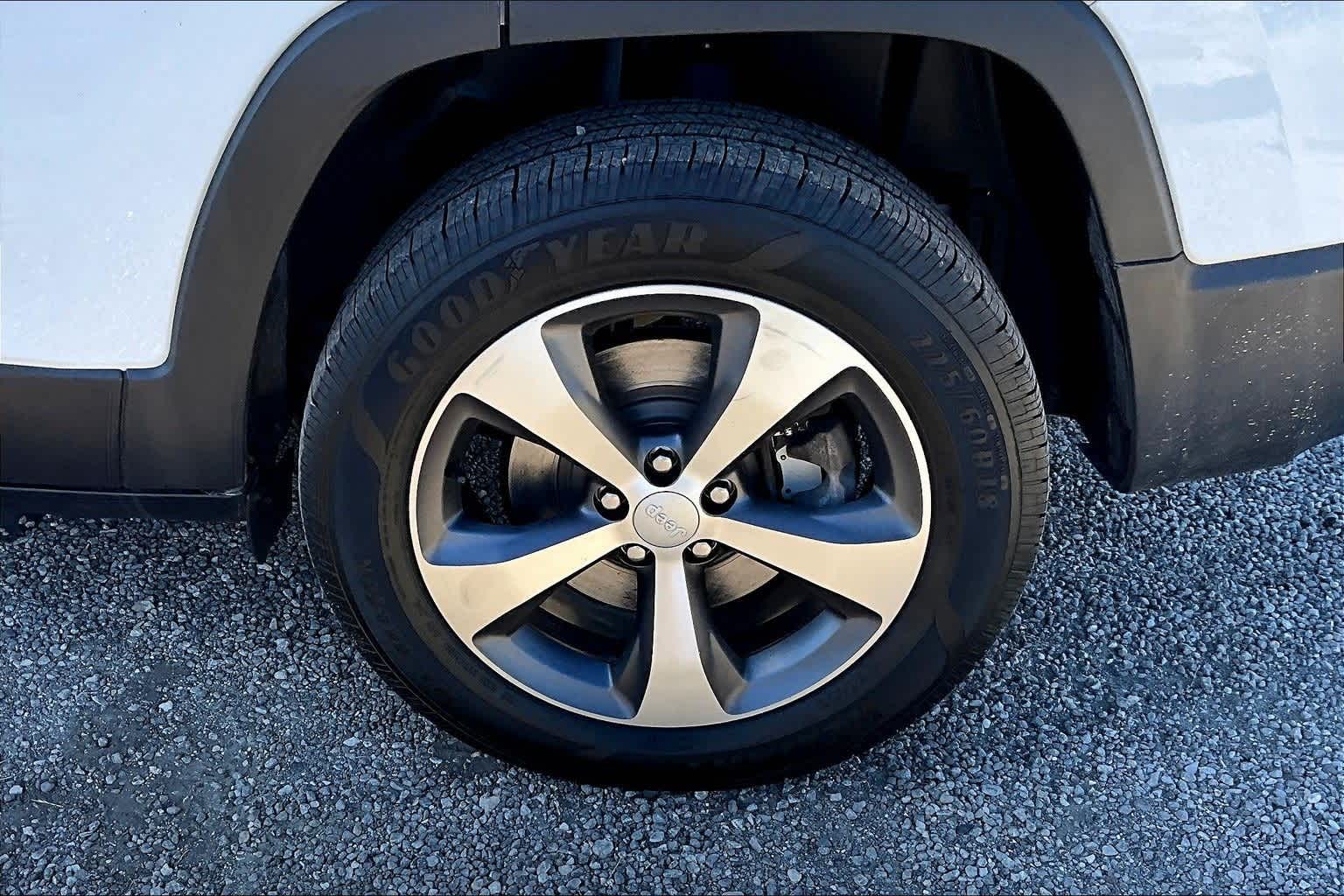 Thumbnail: 2020 Jeep Cherokee - 34