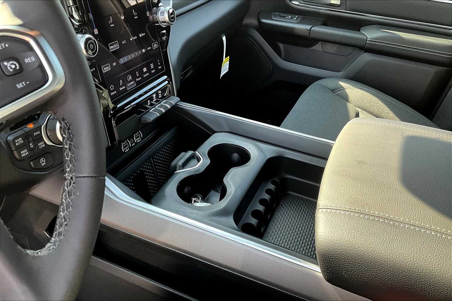 Thumbnail: 2026 RAM 1500 - 17