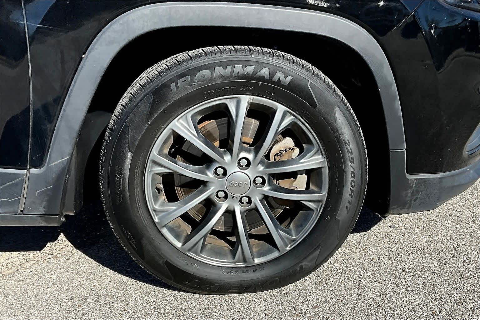 Thumbnail: 2019 Jeep Cherokee - 31