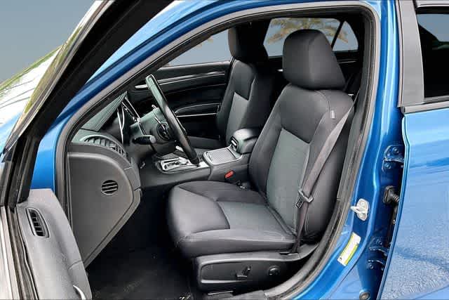 Thumbnail: 2022 Chrysler 300 - 10