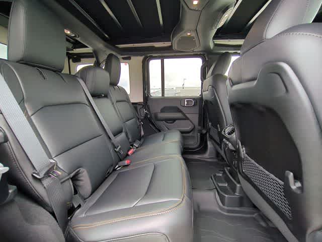 2025 Jeep Wrangler 4-Door Sahara - Photo 21