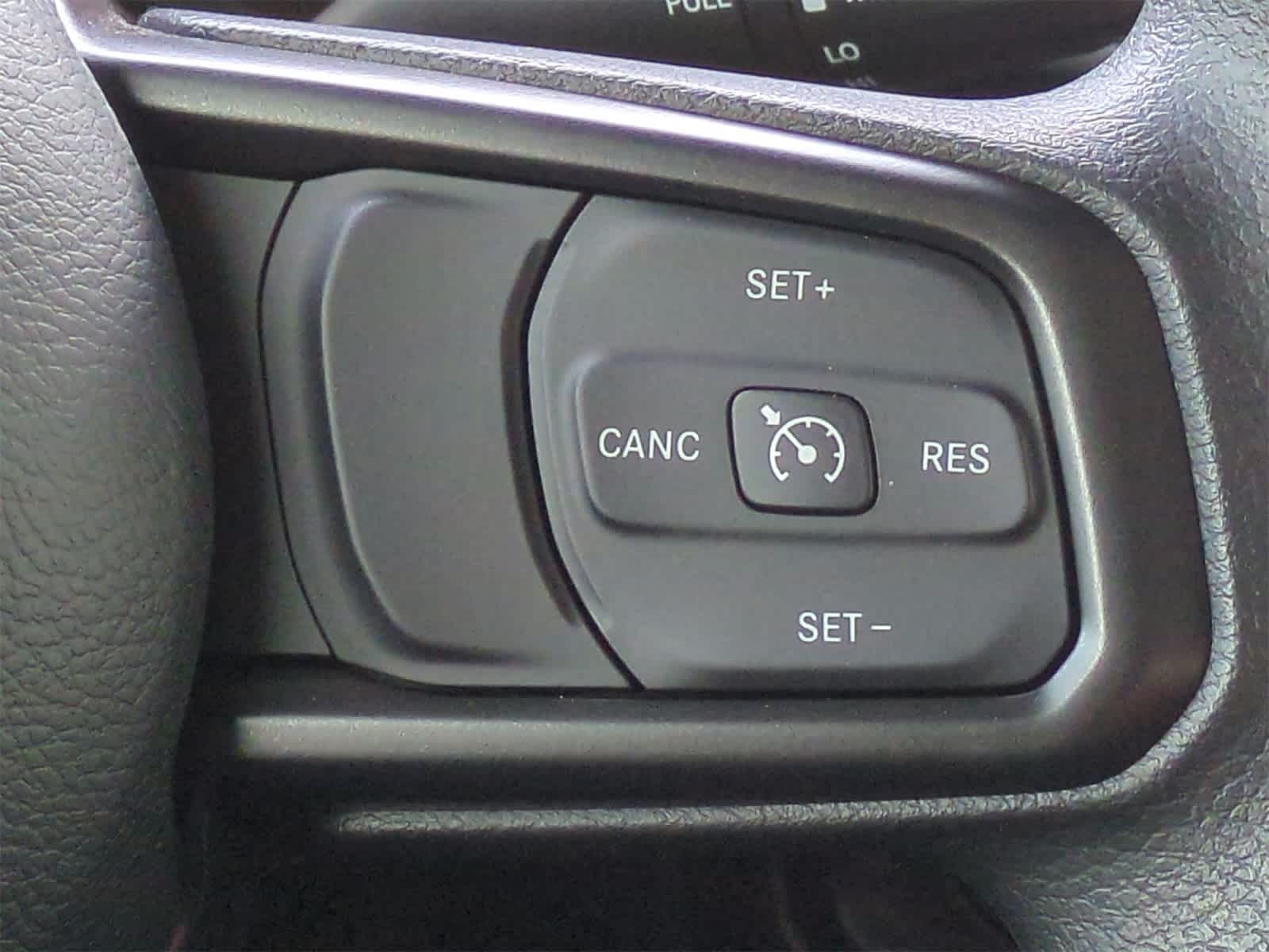 Thumbnail: 2025 Jeep Gladiator - 25