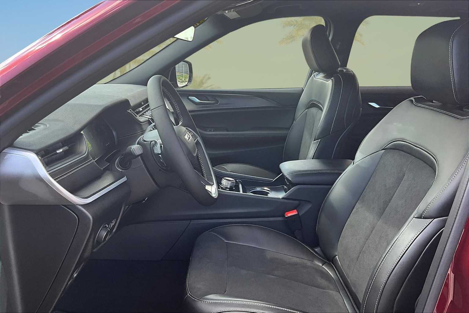 Thumbnail: 2025 Jeep Grand Cherokee - 10