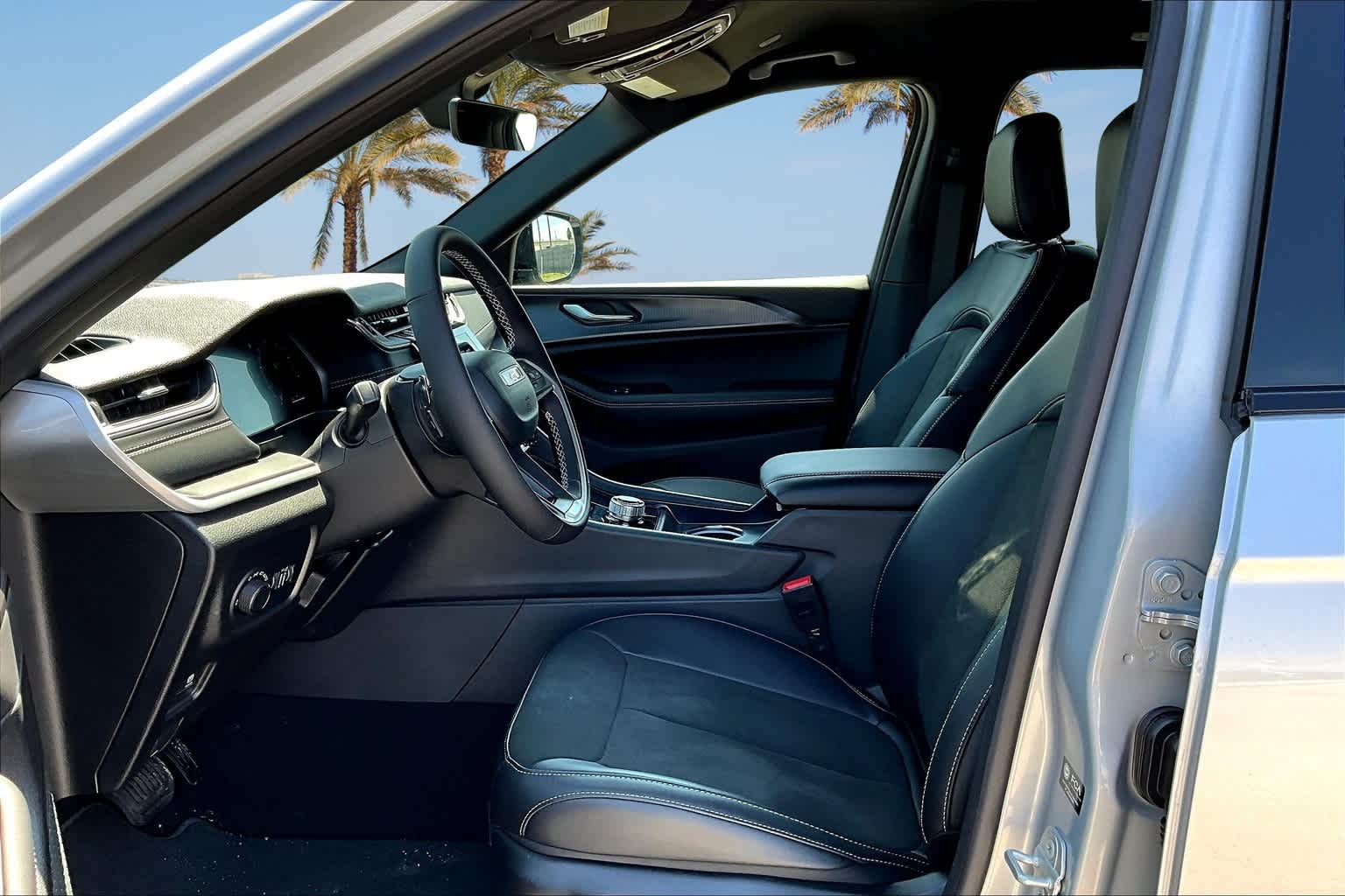 Thumbnail: 2025 Jeep Grand Cherokee - 10