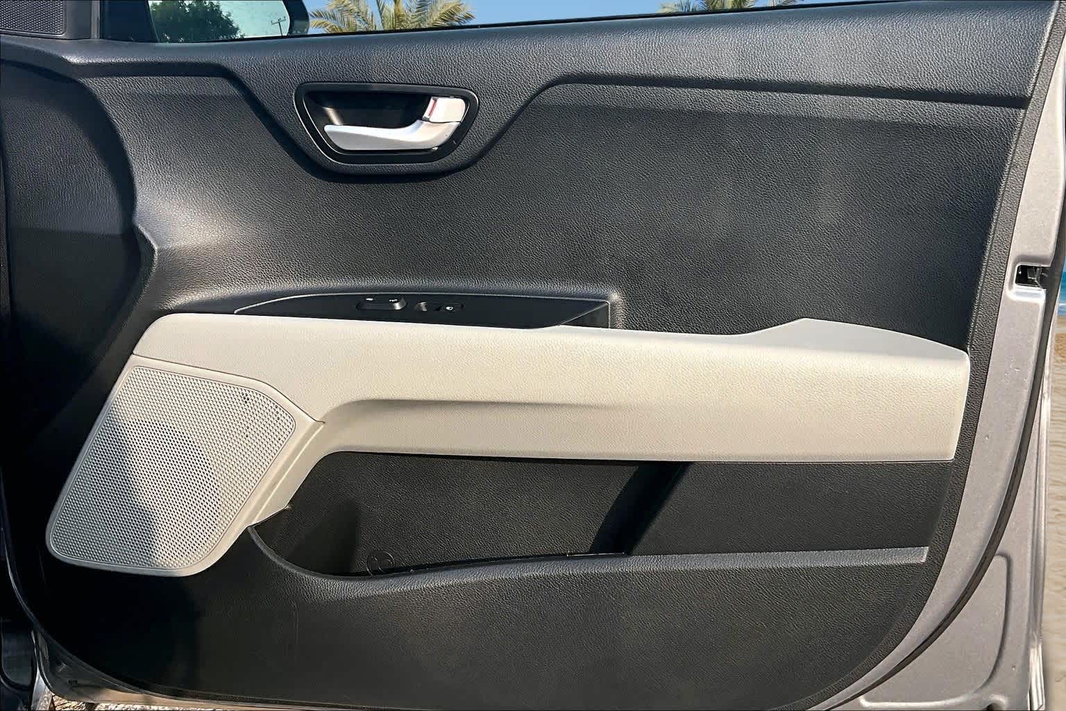 Thumbnail: 2023 Kia Rio - 26