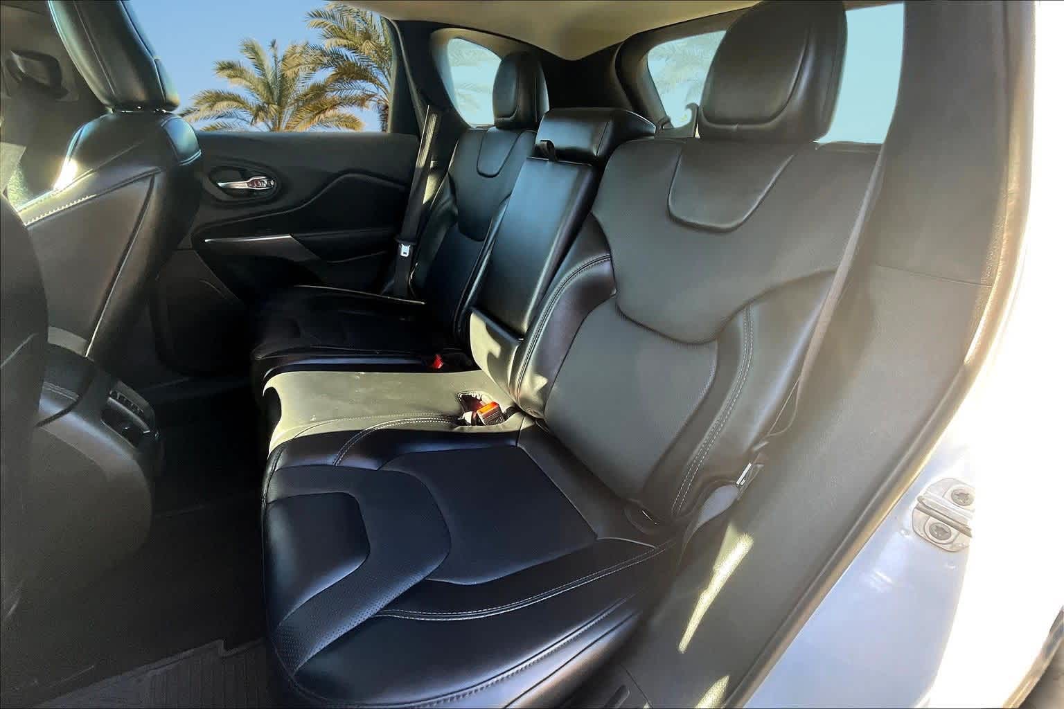 Thumbnail: 2020 Jeep Cherokee - 13