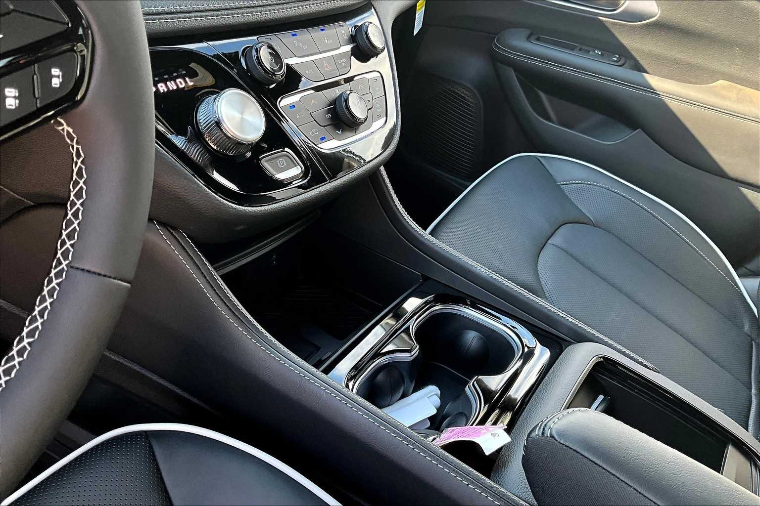 Thumbnail: 2026 Chrysler Pacifica - 16