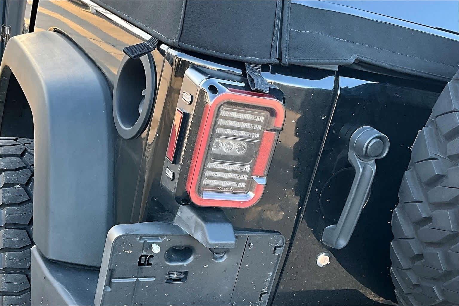 Thumbnail: 2014 Jeep Wrangler - 27