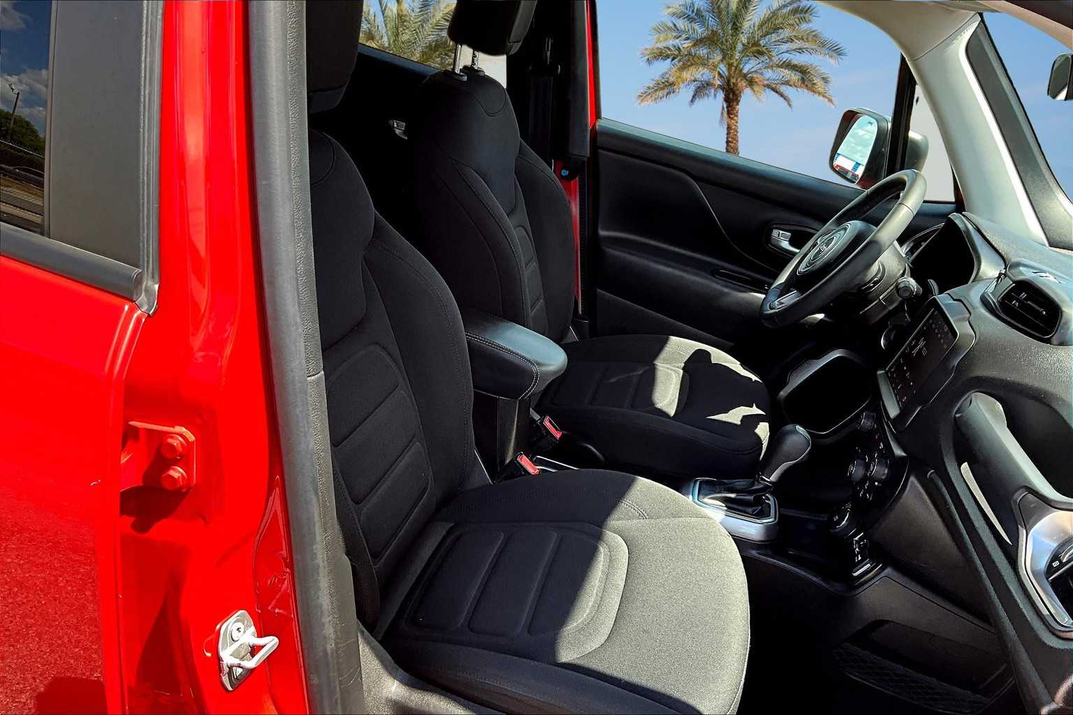 Thumbnail: 2022 Jeep Renegade - 14