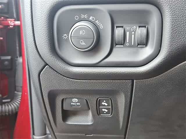 Thumbnail: 2025 RAM 1500 - 18