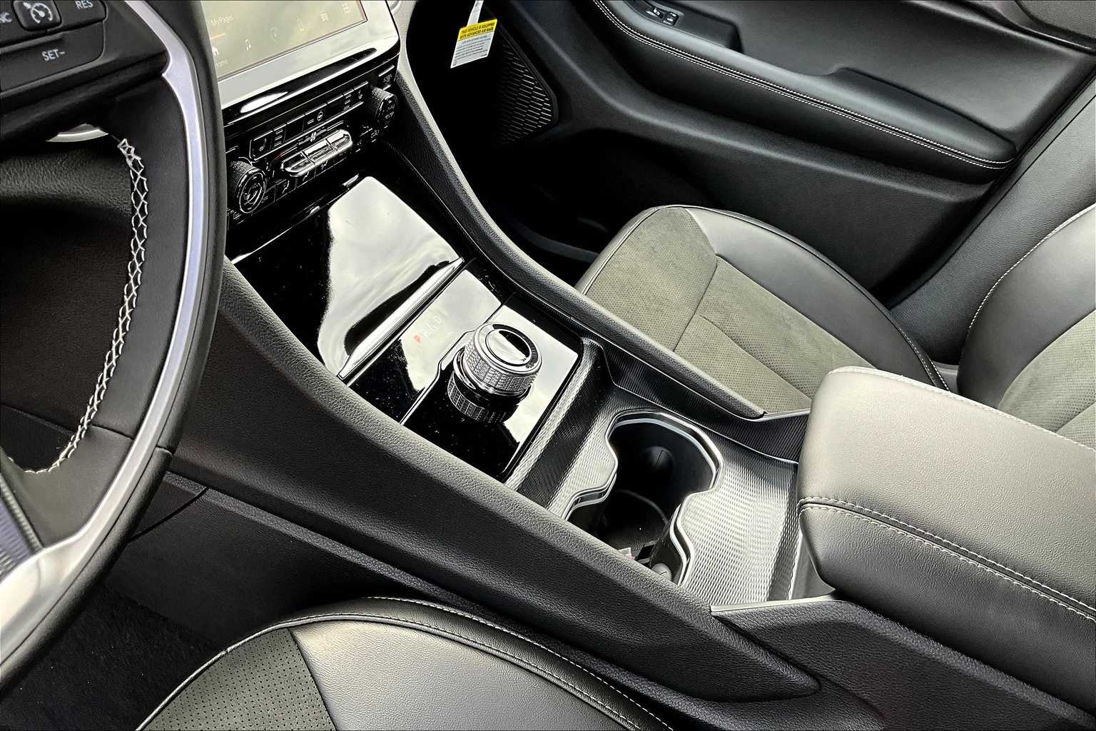 Thumbnail: 2025 Jeep Grand Cherokee - 16