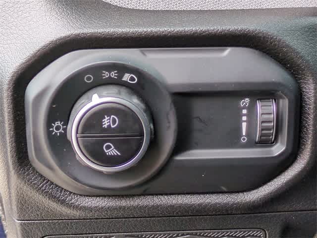 Thumbnail: 2025 Jeep Gladiator - 18