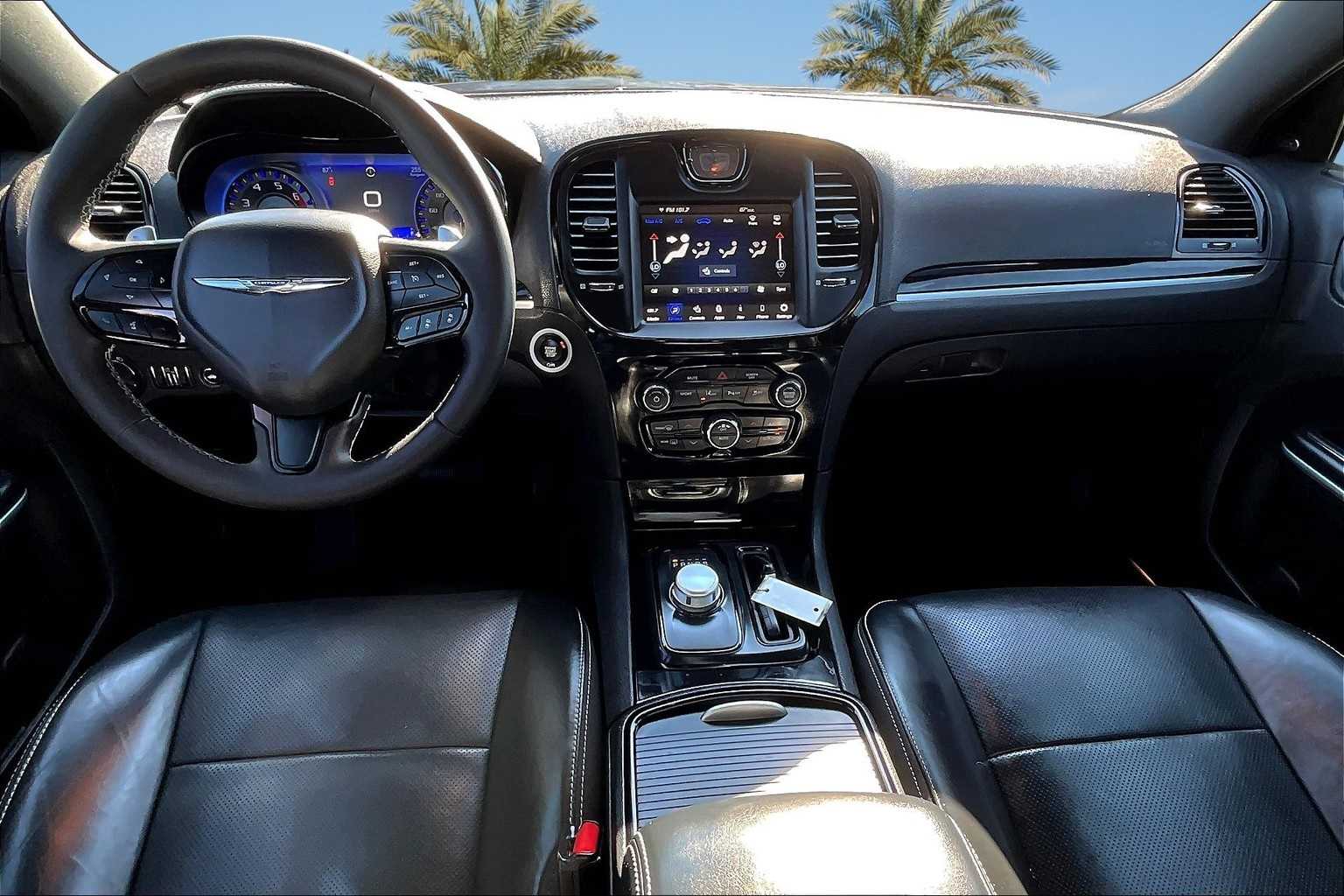 Thumbnail: 2023 Chrysler 300 - 9