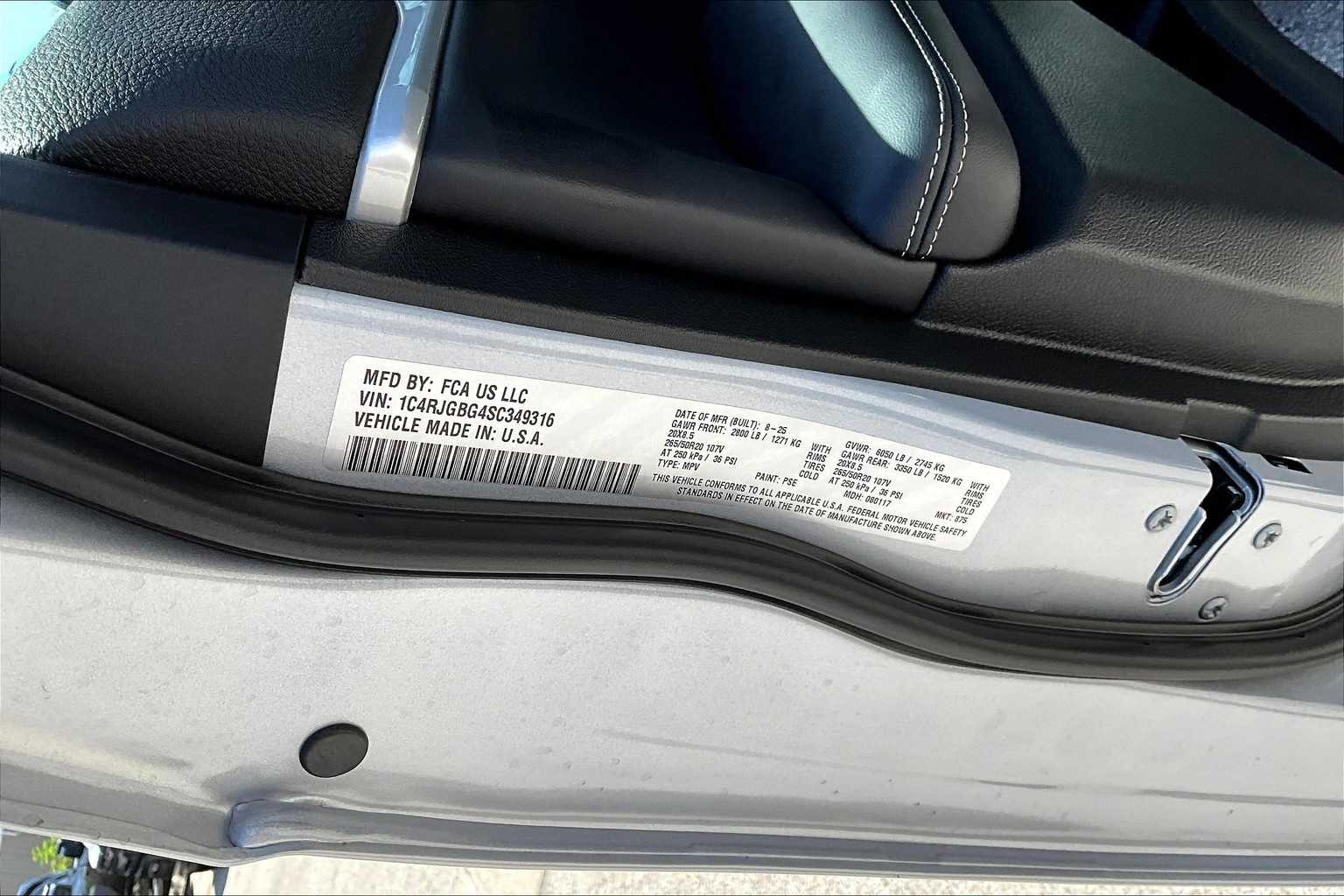 Thumbnail: 2025 Jeep Grand Cherokee - 21