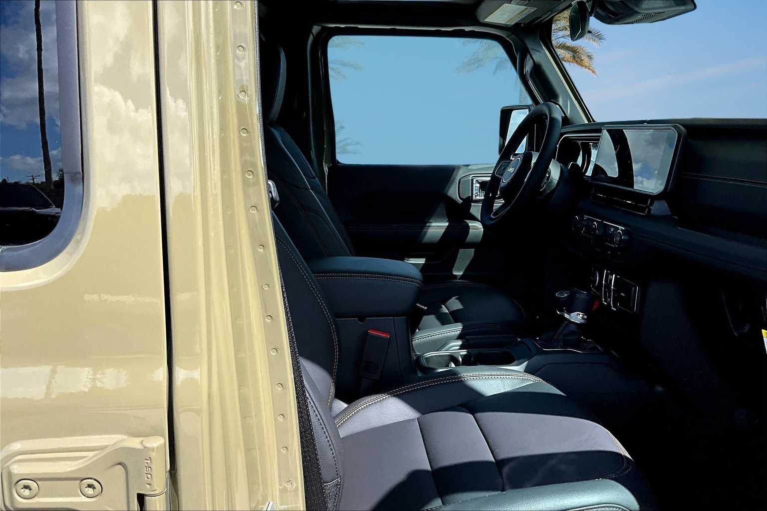 Thumbnail: 2025 Jeep Gladiator - 13