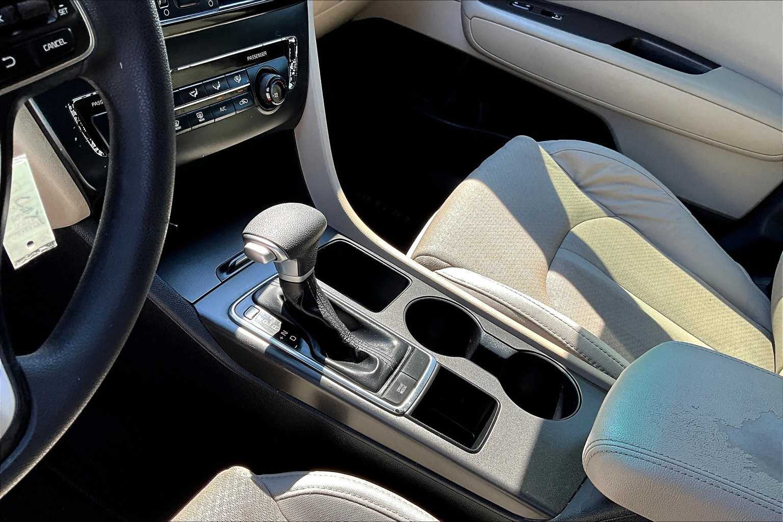 Thumbnail: 2016 Kia Optima - 16