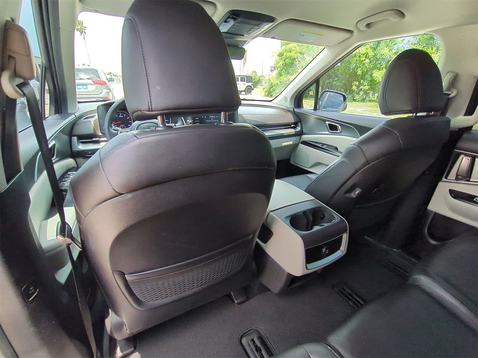 Thumbnail: 2023 Kia Carnival - 18