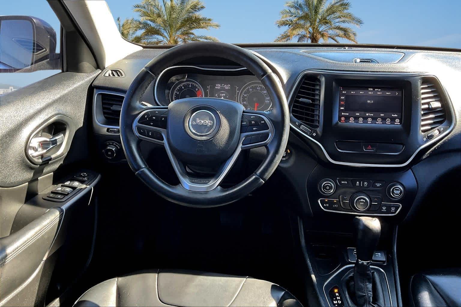 Thumbnail: 2019 Jeep Cherokee - 14