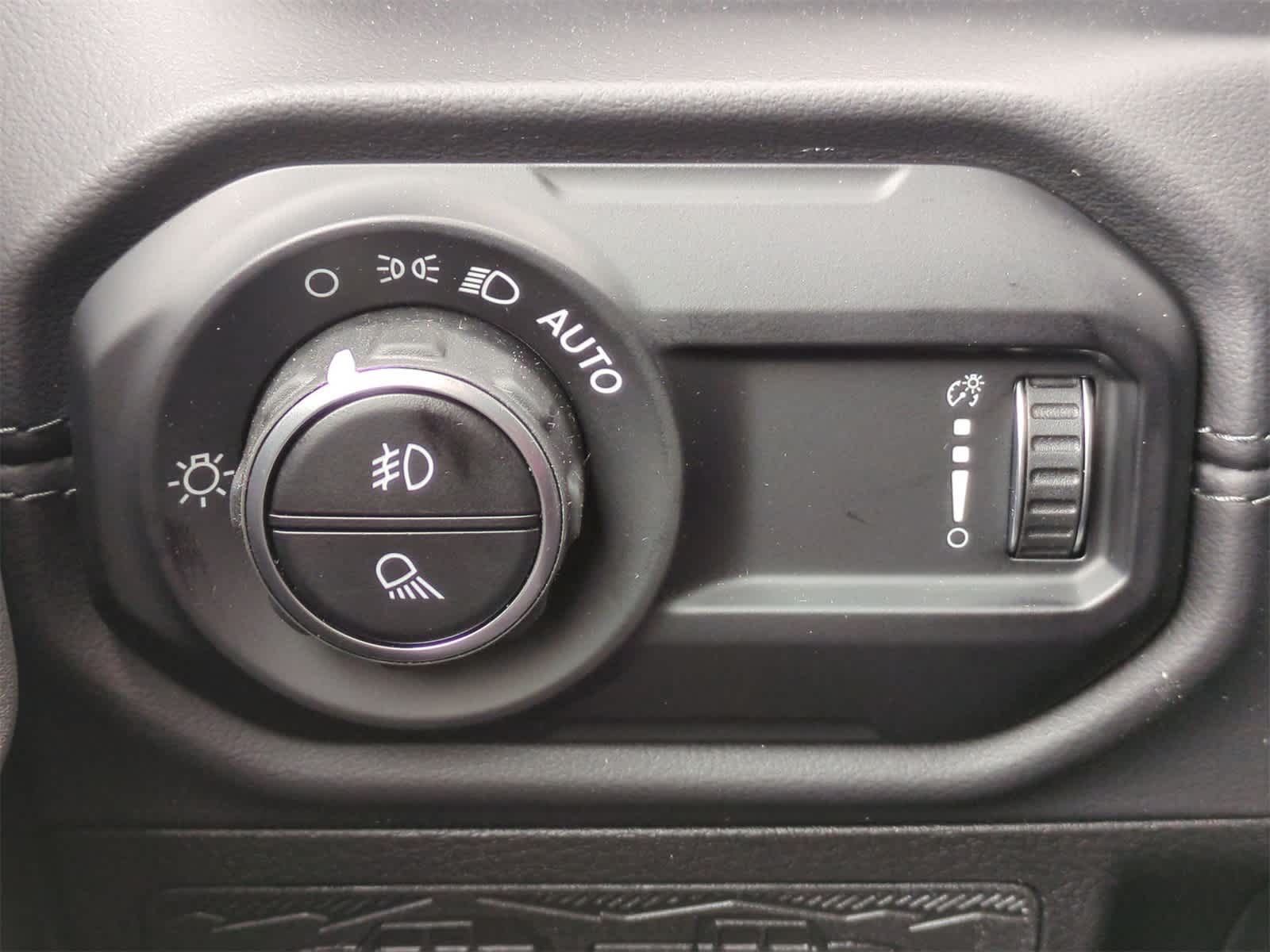 Thumbnail: 2025 Jeep Gladiator - 18