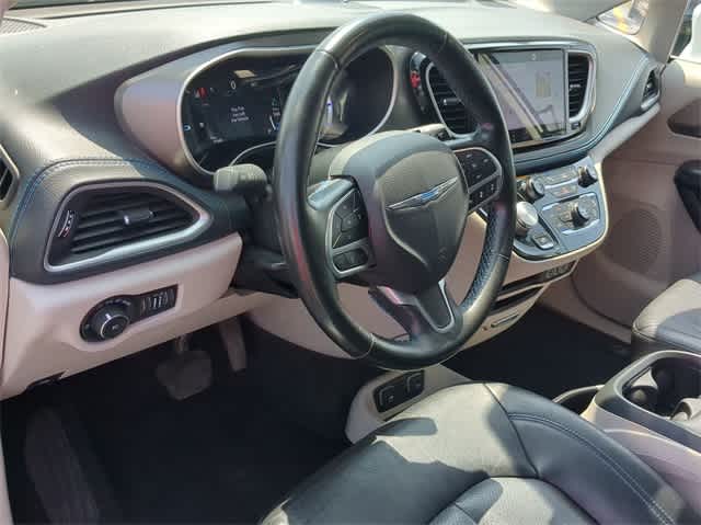 Thumbnail: 2021 Chrysler Pacifica - 10