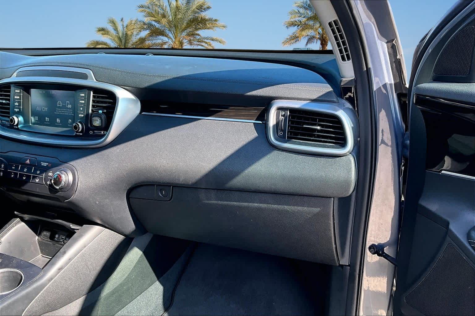 Thumbnail: 2020 Kia Sorento - 23