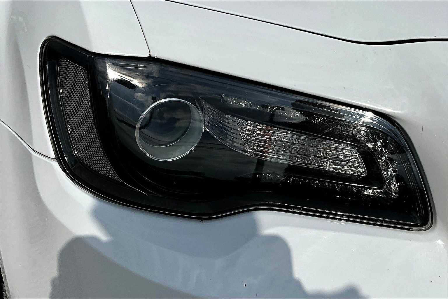 Thumbnail: 2022 Chrysler 300 - 31