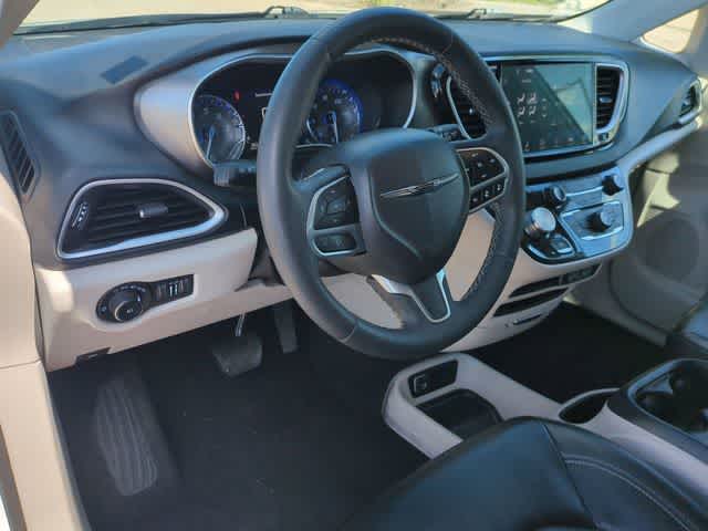 Thumbnail: 2023 Chrysler Pacifica - 10