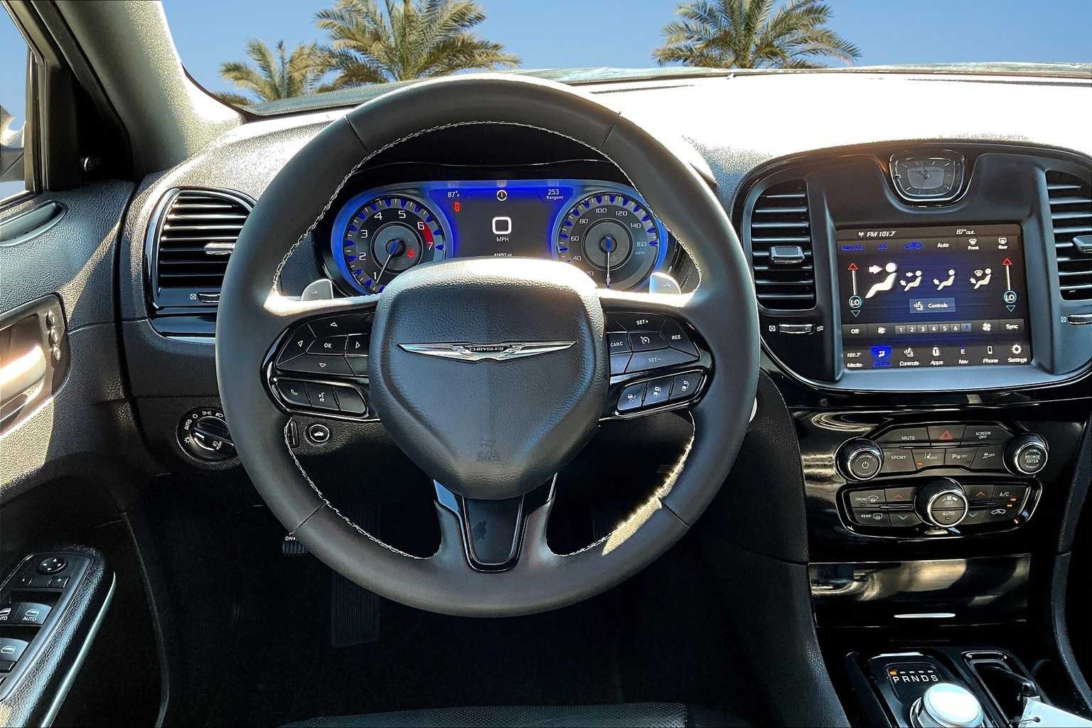 Thumbnail: 2023 Chrysler 300 - 14