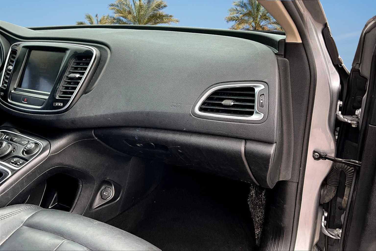 Thumbnail: 2016 Chrysler 200 - 22