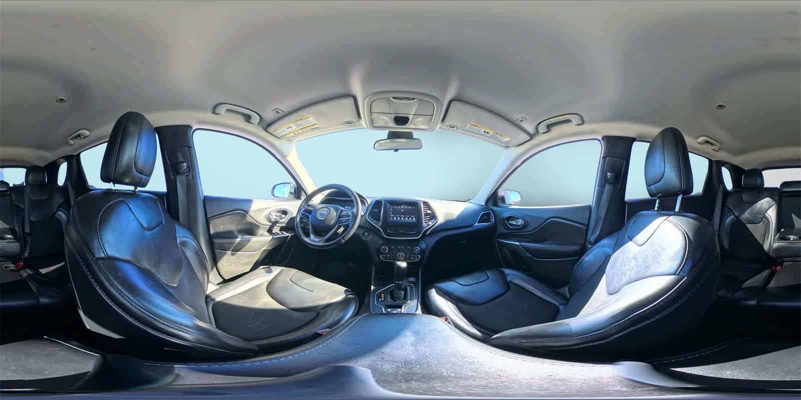 Thumbnail: 2019 Jeep Cherokee - 34